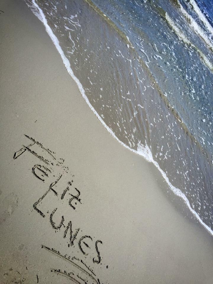 elZetaclub's tweet photo. #FelizLunes #playa #salud #sol #amigos #love #verano #PlaceresDeLaVida #Soloseviveunavez http://t.co/Dbi5XAswjc