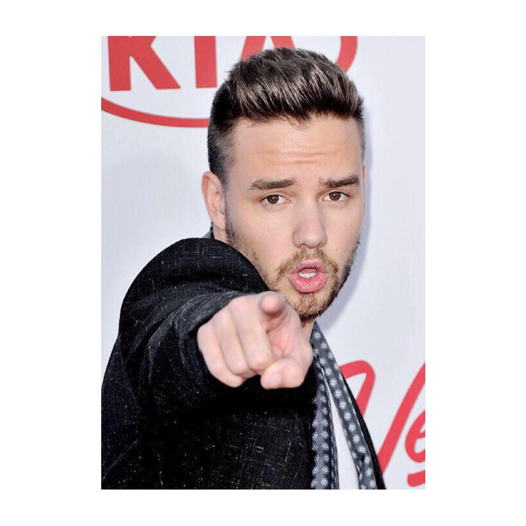 nana0723_1D's tweet photo. Liamのスピーチ

「この賞をファン達と僕たちの兄弟であるZaynに捧げるよ。」

Liam泣かせてくれるね。
ちゃんとZaynのことも考えてくれる Liamは思いやりのある人だよ。
安心といい言葉をありがとう😭😭 http://t.co/9fEQ4qOZMT