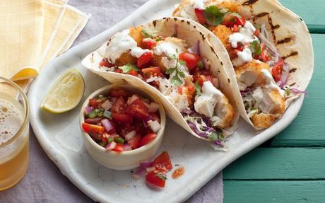 FridayLunchFree's tweet photo. #FLFMenu -> Koi Cod Tacos served with a simple onion & tomato salad. with a cool refreshing apple & ginger juice. http://t.co/TKa9pD9BTD