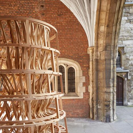 Sebastian Cox builds a wooden structure with a lower carbon footprint than an iPhone 6: dezeen.com/2015/05/18/inv…
