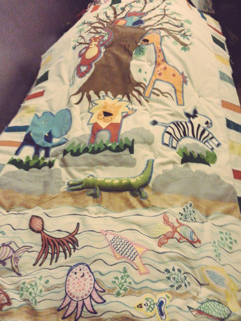 BuddyBlanquilts's tweet photo. #GlowInTheDark #Jungle  scene &amp; The #Owl &amp;the #Pussycat #singlebed BlanQuilts. We're now quilting these beauties http://t.co/uXI1Z41kto