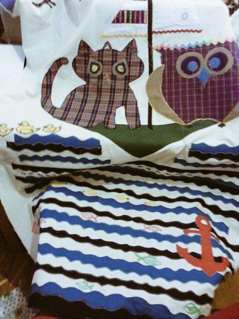 BuddyBlanquilts's tweet photo. #GlowInTheDark #Jungle  scene &amp; The #Owl &amp;the #Pussycat #singlebed BlanQuilts. We're now quilting these beauties http://t.co/uXI1Z41kto