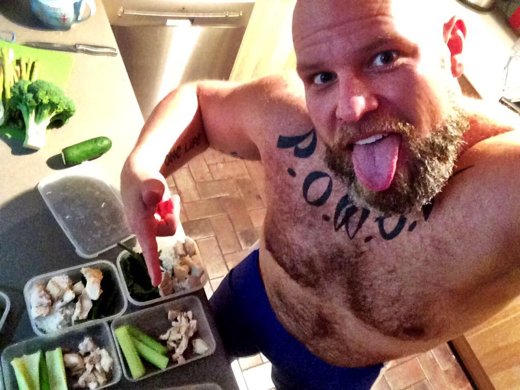 JarrodChard's tweet photo. Going food prep!  I start dieting for my new goals tomorrow! we all know if we fail to plan we plan to fail! http://t.co/Wz7jNLg79R