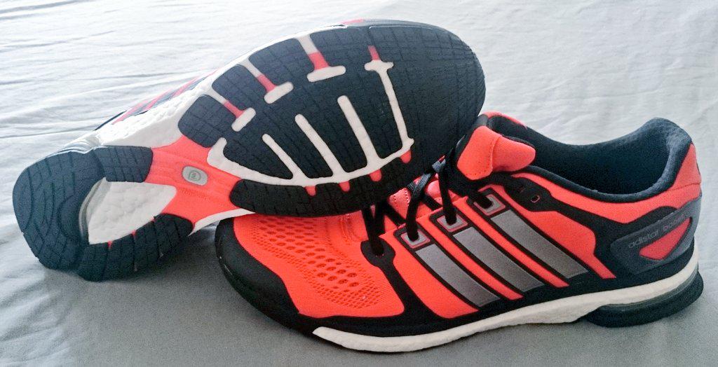 enricllz's tweet photo. Para que cambiar si lo que funciona va extraordinariamente. Otro par de #adistarboost @adidasrunning @adidas_ES 🔥🔥🏃 http://t.co/JJy3xHG2sn