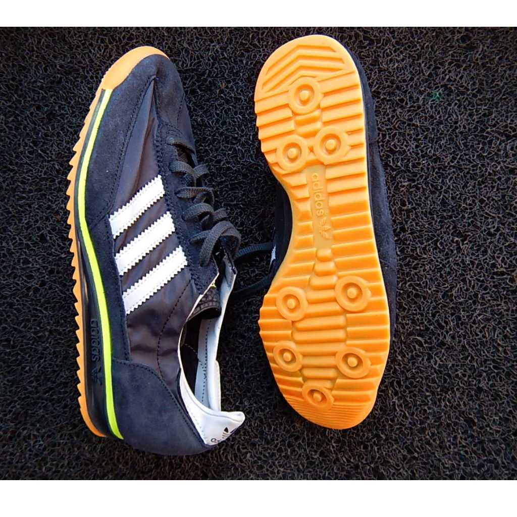 RESTOCK;Adidas SL72
Size 40 2/3.41 1/3. 42. 43 1/3. 44.45 1/3
Original made in Indonesia
WA 081321281985/Bbm5245E758