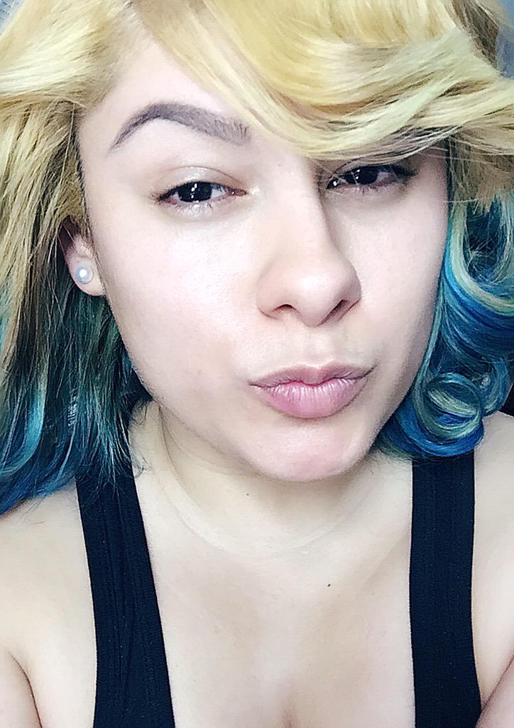JessaLynnMUA's tweet photo. #nomakeup #justbrows see I can show off with out makeup can you. 😂😂😂I don't think so and I have the pics to prove it. http://t.co/TGXXOxHK1S
