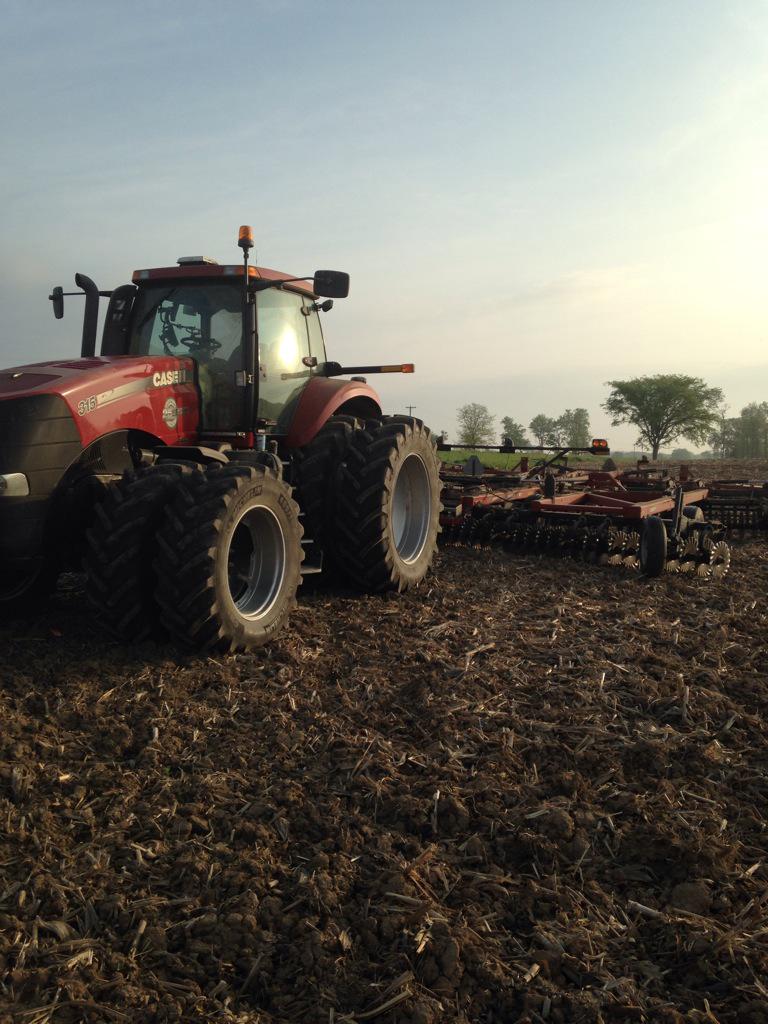 KyleMoyse's tweet photo. Beauty morning to start working some dirt http://t.co/Ga8nCKV4Hy