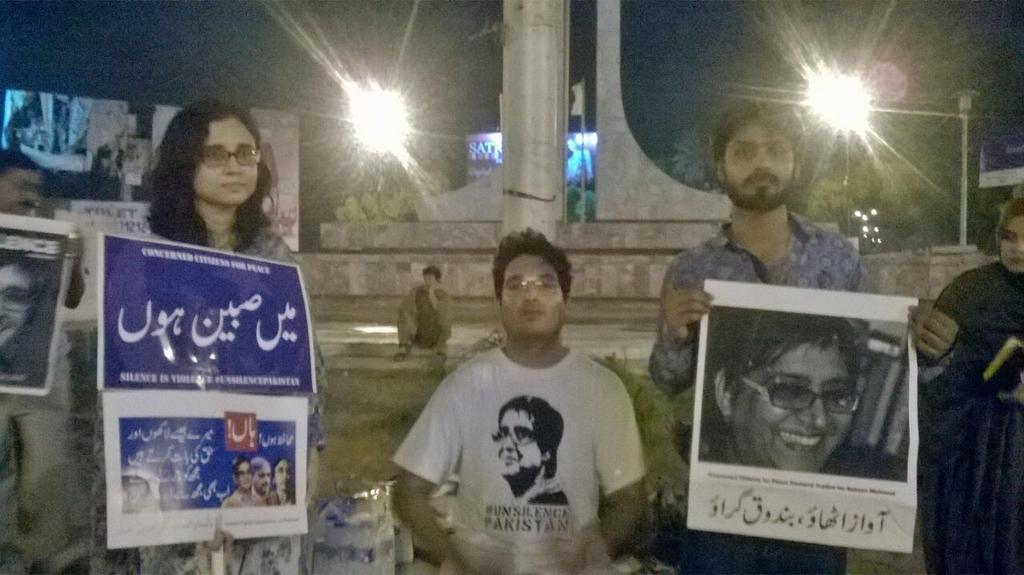 CivilSocityCCOP's tweet photo. #CivilSocietyVOP stage Protest at 2Talwar in solidarity with #IsmailiBusAttack, #APSAttack, & @sabeen & other Attacks http://t.co/co2oC1Fkgt