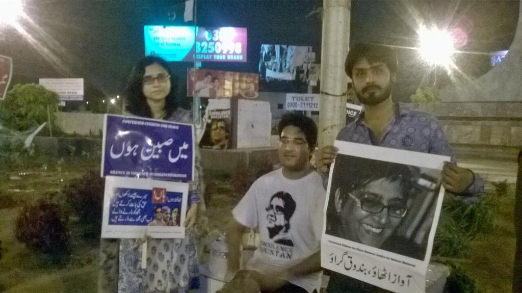 CivilSocityCCOP's tweet photo. #CivilSocietyVOP stage Protest at 2Talwar in solidarity with #IsmailiBusAttack, #APSAttack, & @sabeen & other Attacks http://t.co/co2oC1Fkgt