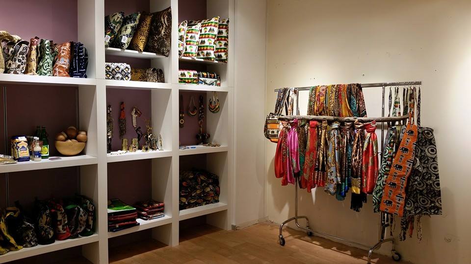 GentZuid's tweet photo. Pop Up Shop on the move #Gent #shopping # Gent Zuid. 11 jonge ondernemers stellen hun onderneming voor. http://t.co/aYkMIzfjPe