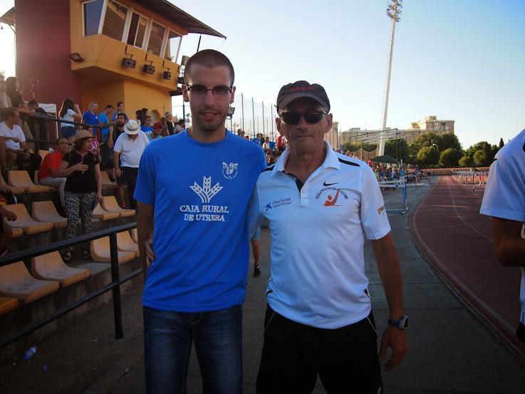 No todos se hace uno foto con un ganador de <a href="/MaratonSevilla/">Zurich Maratón de Sevilla</a>. En @SevillaAtletica junto a Miguel Ríos, ganador en 1992