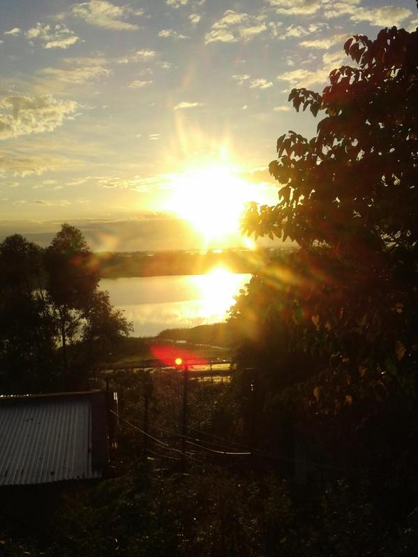 C5N's tweet photo. #MiAmanecer: Orillas del Río Paraná, Villa Constitución, provincia de Santa Fe | Foto: @valeriatenista http://t.co/0LsB8qc7Xs