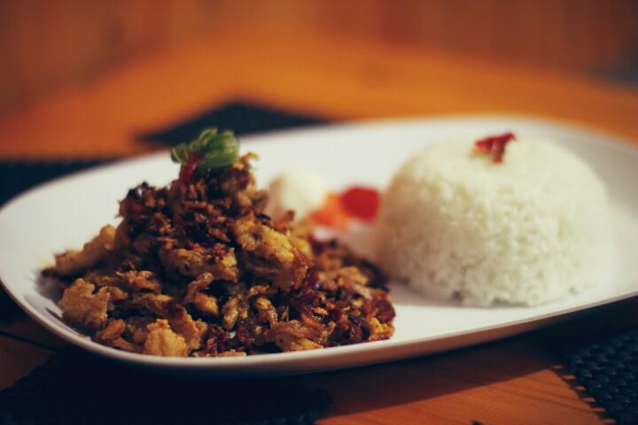 kedaiberisik's tweet photo. Ayam Lada Garam Rp12.000 Ayam iris dan jamur ditumis dengan bumbu lada garam #KulinerBDG #KulinerBandung https://t.co/keuhLEMKdE