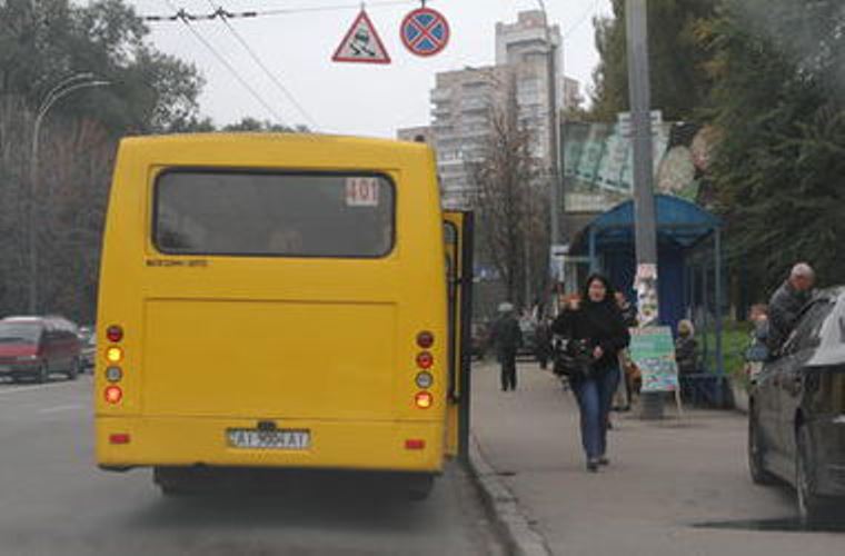 SVIT24's tweet photo. Водитель маршрутки в Киеве помог задержать ... http://t.co/62b6PwmhJ6 http://t.co/82erev4Rot