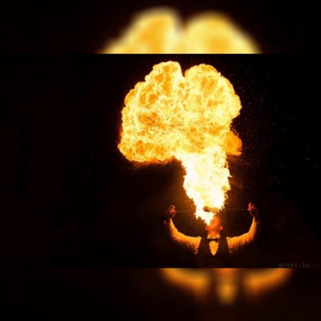 InstaDpils's tweet photo. no firetheatre - Ночь музеев 2015 #firepoi #poi #firebreath #firebreather #fireboll #fireteam #firetheatre #firesho… http://t.co/ysYt5pOAn7
