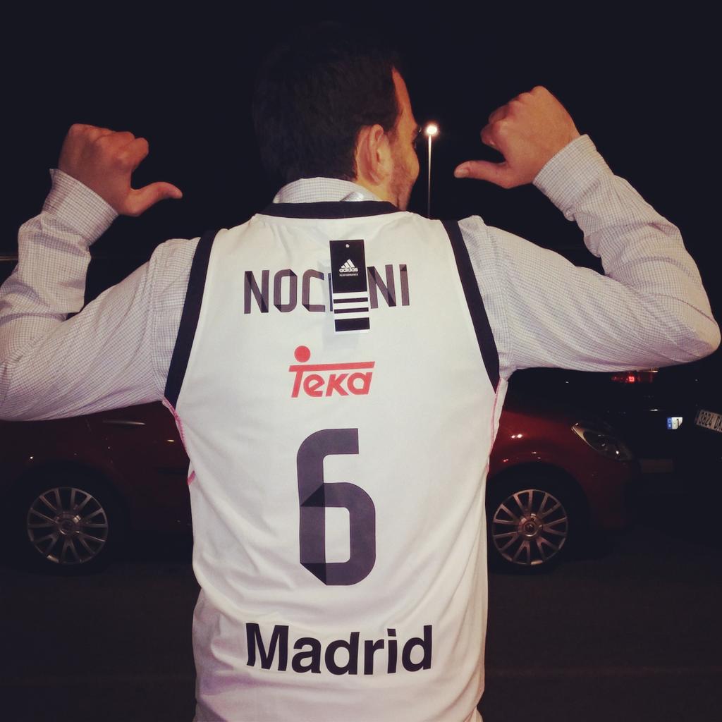 nacho2815's tweet photo. @SoyElChapu regalazo que tuve en octubre, sabía q ibas a ser aún más grande!!! http://t.co/9qbffcBI4k
