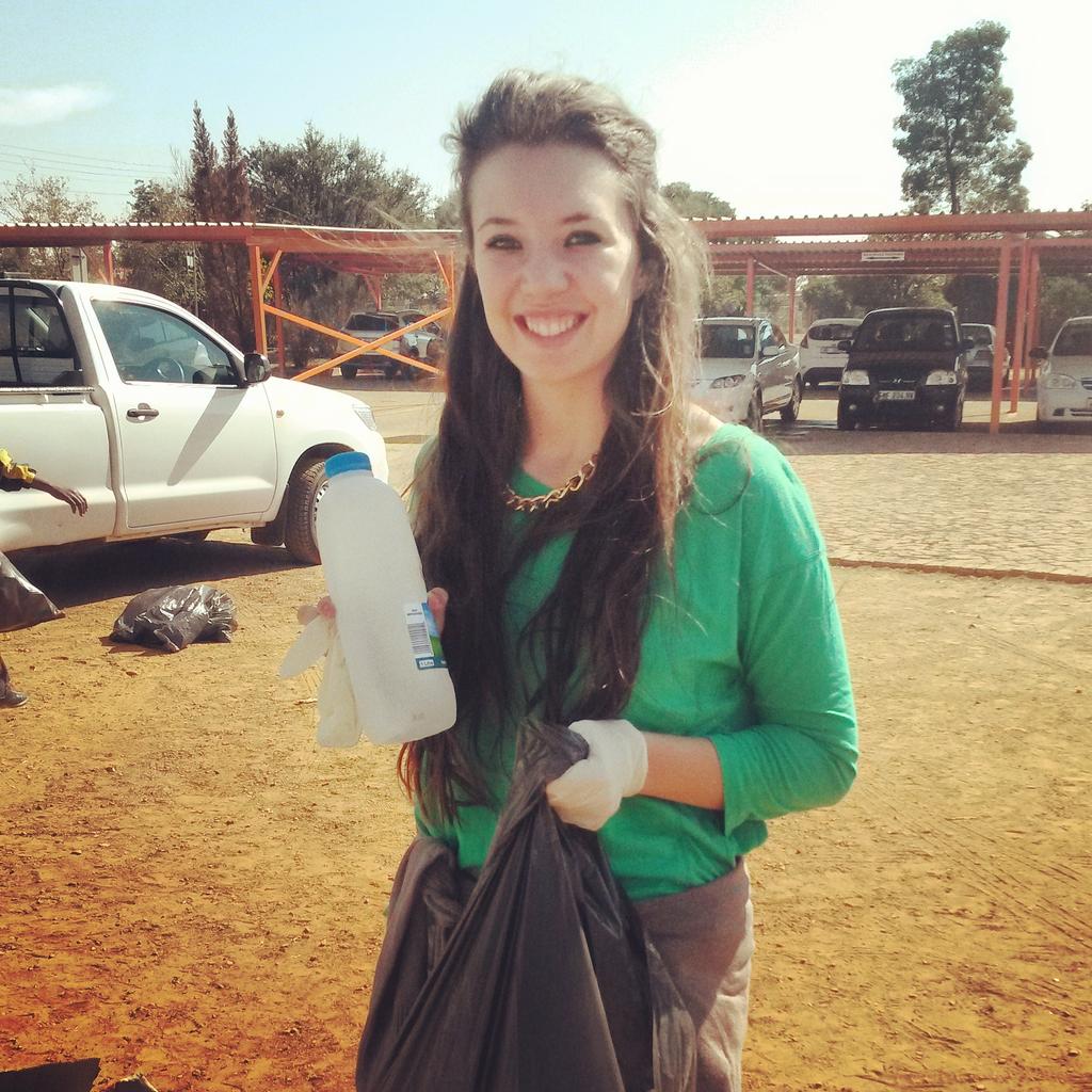 CeletiaReinders's tweet photo. One of the coolest initiatives I've seen- Swop Shop! Learners swop recyclable items for stationary. Too much fun! ♻👏 http://t.co/LASgDeuld4