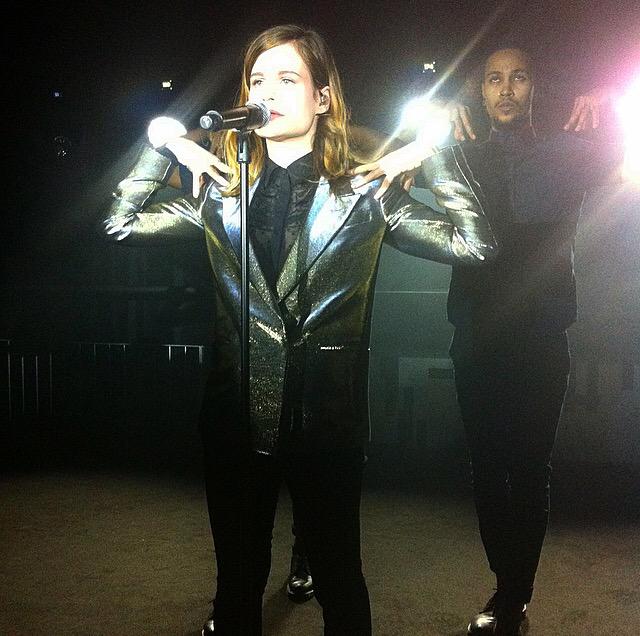 CHRISTINE & THE QUEENS - Queen of Pop. - Page 6 CFSSqlvWIAAT66n