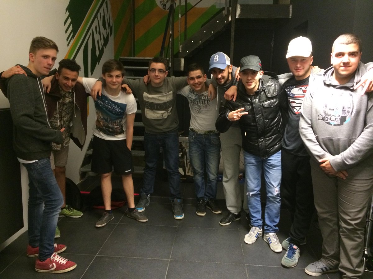 GamerOneMons's tweet photo. Les Finaliste  de la Go cup#1 a Gauche le Top 2 @Instinct_eSport  et a Droite le Top 1 les Be 53 http://t.co/JWFNJNgRdC