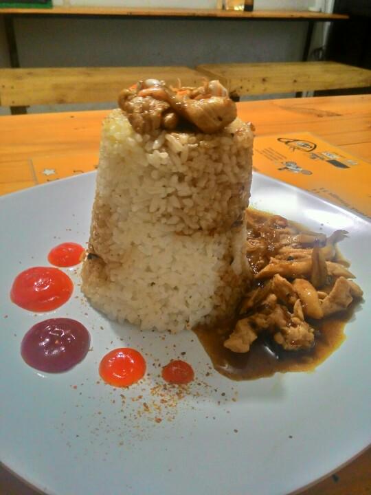 kedaiberisik's tweet photo. Chicken Teriyaki Rp 12.000 Ayam iris dan jamur ditumis saus teriyaki #KulinerBDG #KulinerBandung https://t.co/3kQgmTyvE5