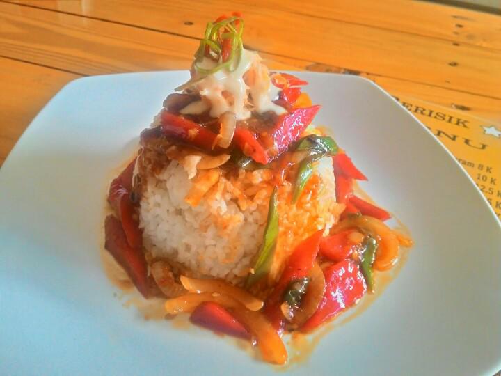 kedaiberisik's tweet photo. Nasi Sosis Asam Manis Rp 10.000 Nasi putih dengan tumis sosis saus asam manis #KulinerBDG #KulinerBandung https://t.co/QHmToc0LNV