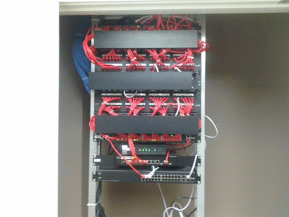 JohnKrausSEO's tweet image. Complete network cable installation - Well done! bridgecable.com #networkcableinstallation