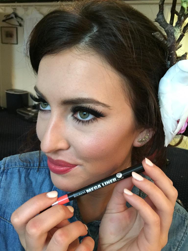 linacameron's tweet photo. Loving @bourjois_uk #megaliner @suzanneneville #songbirdcollection @MVanClarke #beautiful #bridal http://t.co/U1cWIas0pt