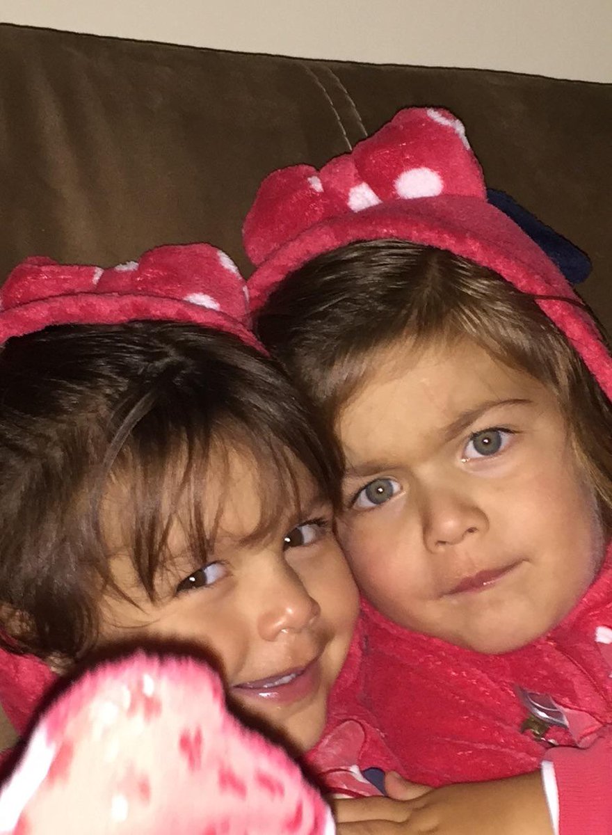 CostaMaken's tweet photo. #mygirls #love #cute #together #bestfriends #sisters #hug #mine #lasamo #mylife http://t.co/rsAeiQKn6e