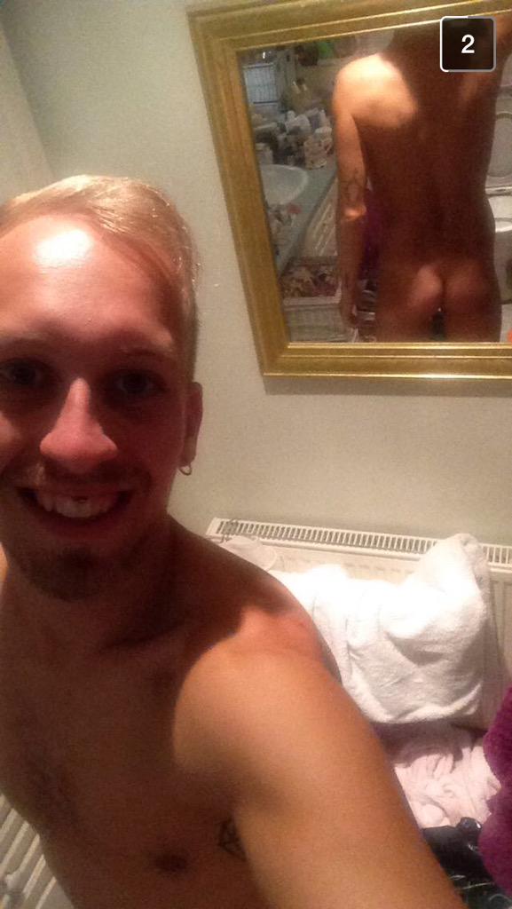 MaizeyRoberts's tweet photo. Miss this naked little squirrel @mr_el_woodman 😘 xxxxxx http://t.co/1VJwbZ6Ihy