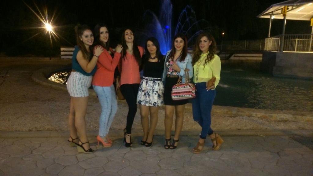 Sandra04zg's tweet photo. Pedazo de feria de Huetor con los mejores amigos :) http://t.co/xzGC5ibCF0