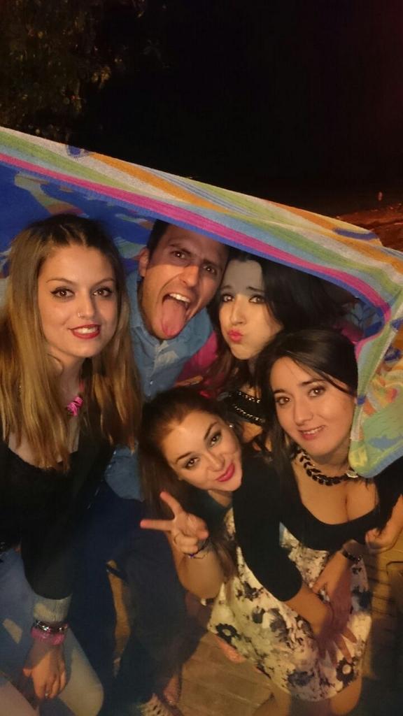 Sandra04zg's tweet photo. Pedazo de feria de Huetor con los mejores amigos :) http://t.co/xzGC5ibCF0