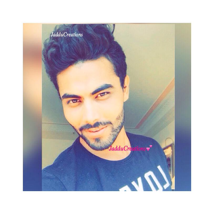 JadduCreations's tweet photo. Look whose smiling! The Perf smile! ☺️❤️ #MumbaiDiaries 🙆💋 He be the bestest! 👯 http://t.co/aC7L3TtKzV