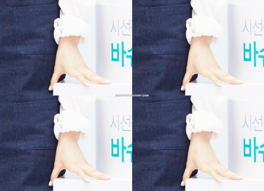 DC_ARI's tweet photo. My pretty pretty hands http://t.co/gXQgxr2Mln