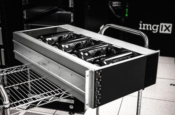 DatacenterWorks's tweet photo. Racklive brengt 44 Apple Mac Pro’s onder in rackcabinet - http://t.co/GXkuislJwG http://t.co/g0dh7cpUuu