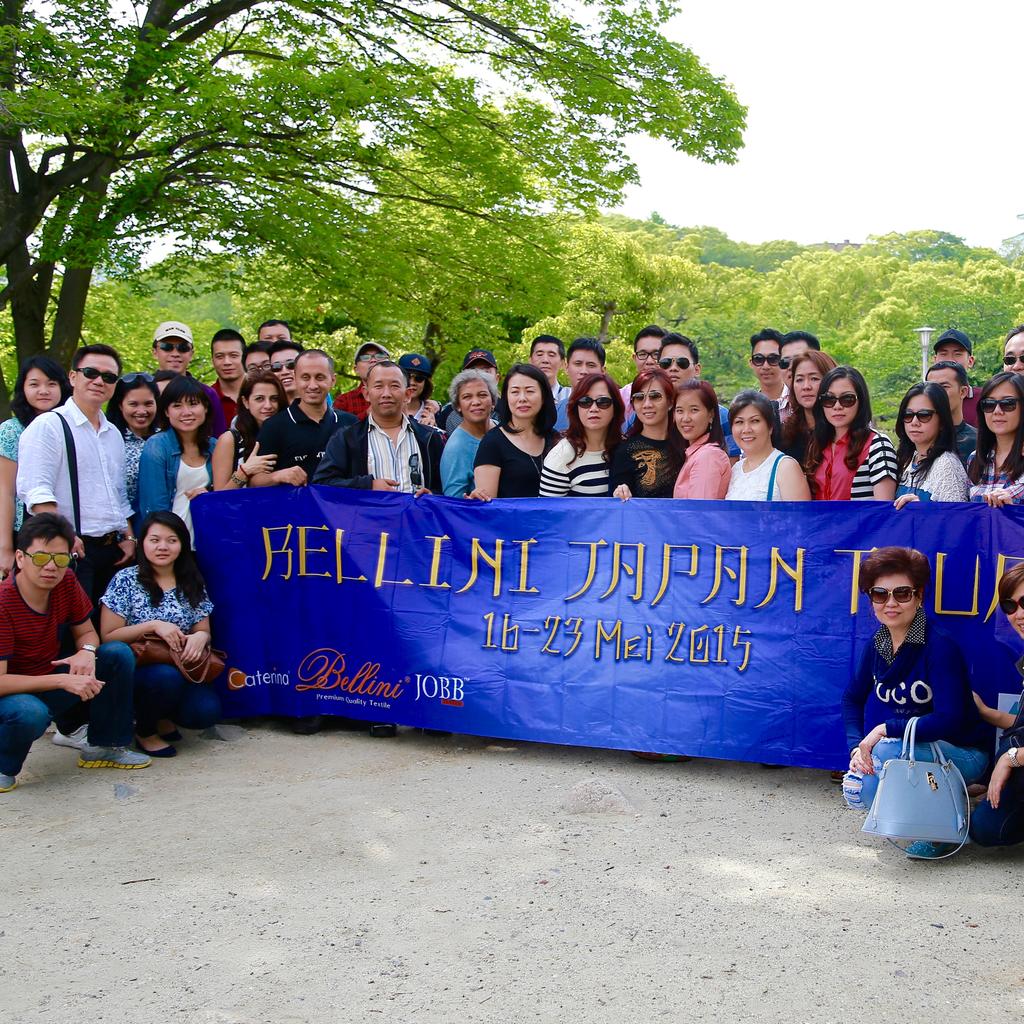 BobWillyBudiono's tweet photo. #bellinijapantour Foto bersama di Osaka Castle http://t.co/K5XJgAi4Lr