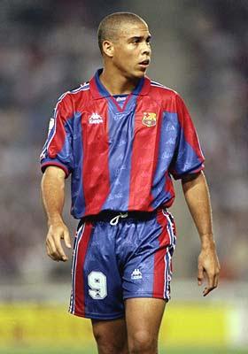 FCB_Indonesia's tweet photo. Ronaldo, pada musim 1996-97 dengan 34 gol http://t.co/FkM35SMpPv