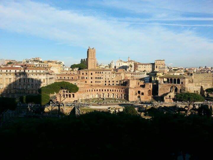 TulaconosciRoma's tweet photo. Bel pomeriggio a #Roma eh. Con questo cielo e questa città non potrebbe essere altrimenti. #raccontaconoi http://t.co/Sc3CGFDzzy
