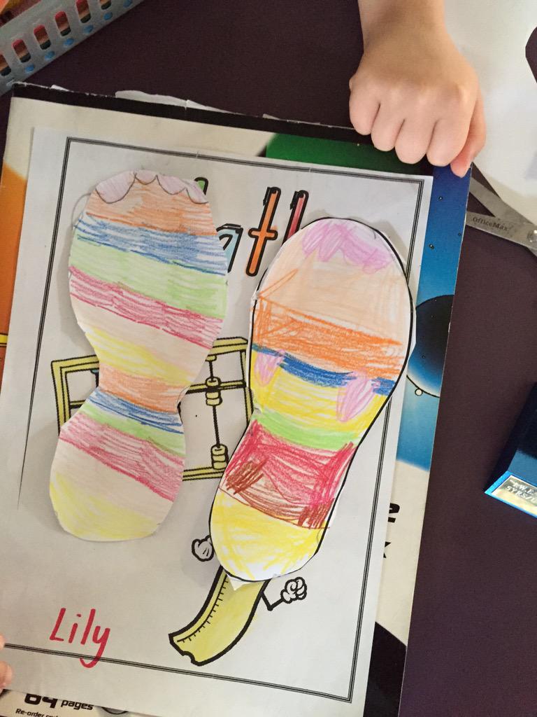 ashlwrig's tweet photo. Today in Kindy we compared our footprints to find which persons foot had the biggest or smallest area! #ACUedu_452 http://t.co/NrJwXO2QLj