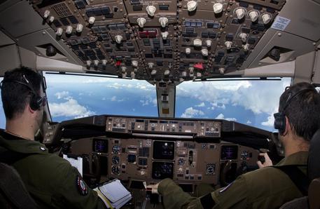 Agenzia_Ansa's tweet image. Choc negli #Usa: #hacker viola #computer e prende controllo #aereo civile, arrestato ow.ly/N59ew