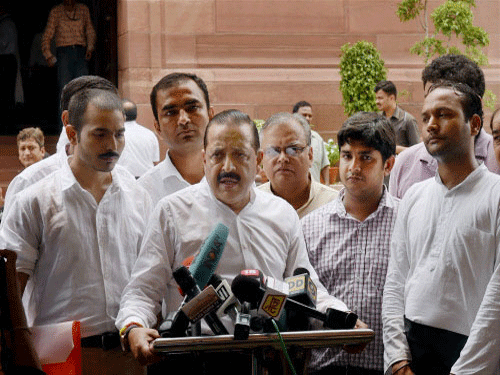 DeccanHerald's tweet photo. Rahul's remark on PM 'childish': Jitendra Singh #RahulInAmethi #rahulgandhi #RahulonModi | http://t.co/NGkxibTPUp http://t.co/SpZnoD02qw
