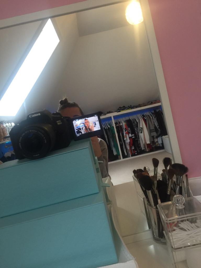 laurenplatt7's tweet photo. May or may not be filming the first vlog guys😉 http://t.co/OjprESszUj
