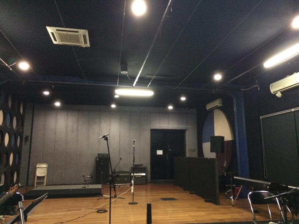 echasoemantri's tweet image. Recording session for #NET2ndANNIVERSARY.