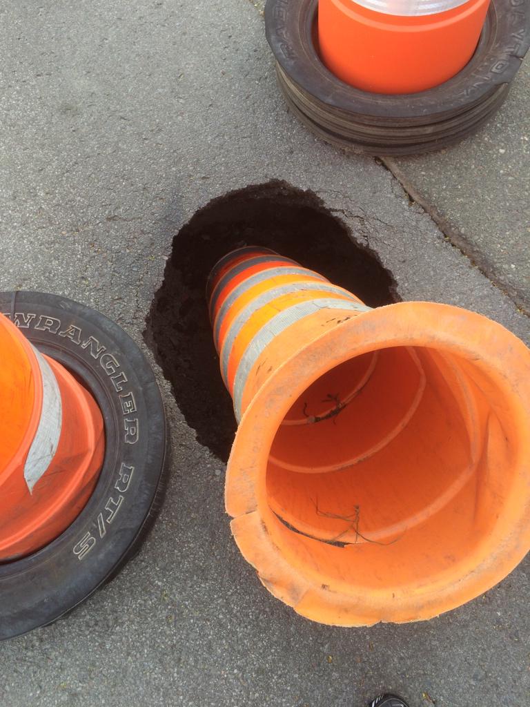 vetrone's tweet photo. Two weeks. Still nothing done. @DenisCoderre @MTL_Ville 
#CaveIn http://t.co/A0Zq0ip75C