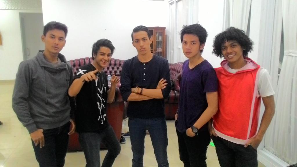 Hugo_Hari's tweet photo. Ali cs di lokasi shooting.#SajadahCintaMaryam http://t.co/GOXbQrvfkK