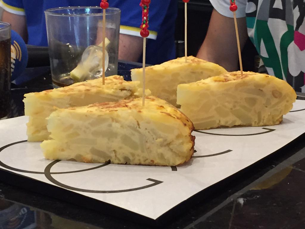 DMQLive's tweet photo. Comida y atención excepcionales en @BogaSevilla. Si estás por la Buhaira... ¡pásate por el 13! http://t.co/DlpkzJ49w2 http://t.co/rEL0NqODjO