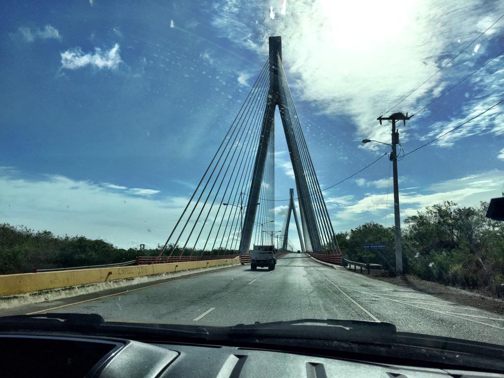 Raov3's tweet photo. No importa las veces que pase este puente siempre me llama la atención... #RodandoRD #SPM http://t.co/hoqQaxG58U