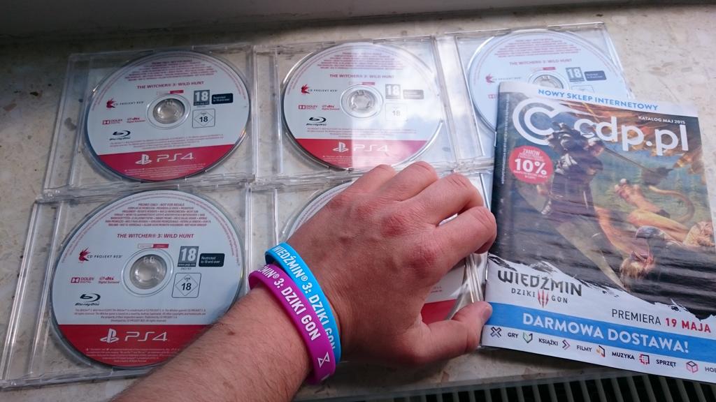 misiek_86's tweet photo. Wysyłka kolejnej partii kopii recenzenckich trwa... #WitcherWildHunt #CDPpl http://t.co/gVZnT2OHii