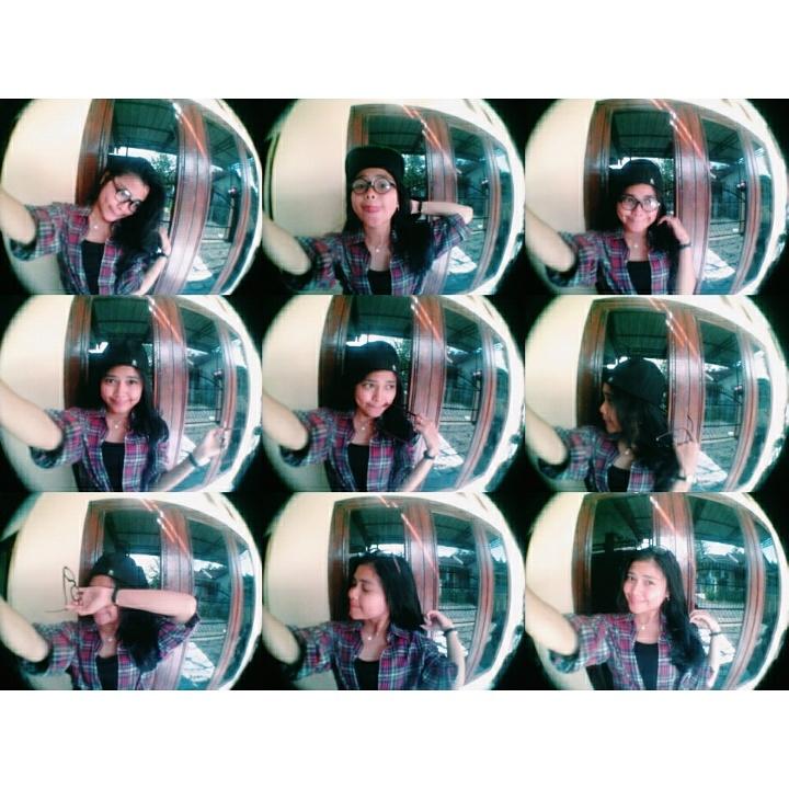 HelsaChiverss's tweet photo. Let me take a selfie ✌👯📷 http://t.co/Xt17nDB6SW