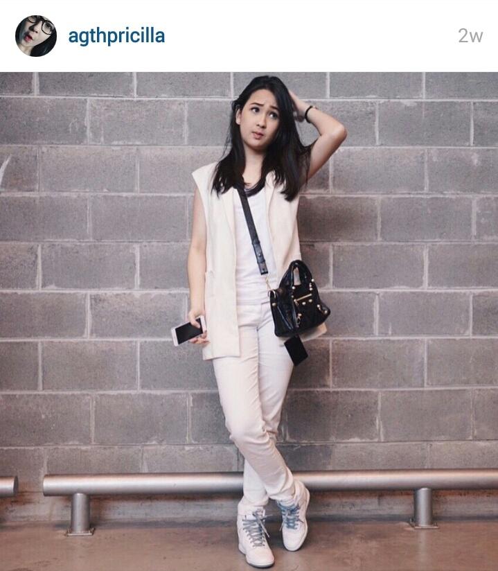 bunga_alifah97's tweet photo. 11 jt? Omg keyen. Sama ga sih? Tapi emang mirip bgt. http://t.co/v7jhQep13y