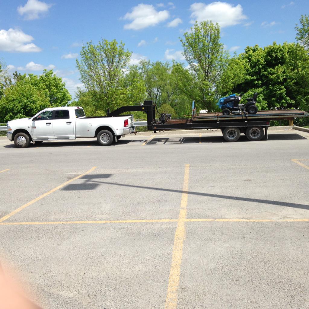 nortzmon's tweet photo. Dodge guys...we know you are a man, dont have to prove it. #squatin http://t.co/BPQoFyO0vG